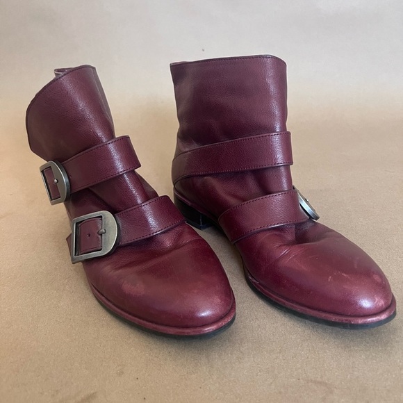 Via Spiga Maroon GenuineLeather Double Buckled Pleated Ankle Boot Women’s US 6M - Picture 1 of 12